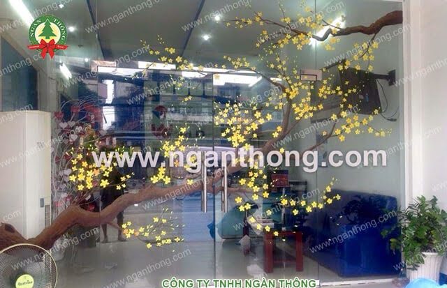 Trang trí tết cửa kính 2025