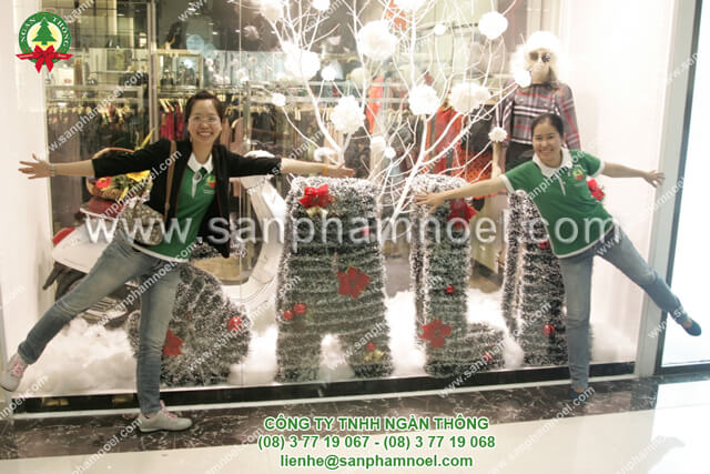 cách trang trí cửa kiếng noel