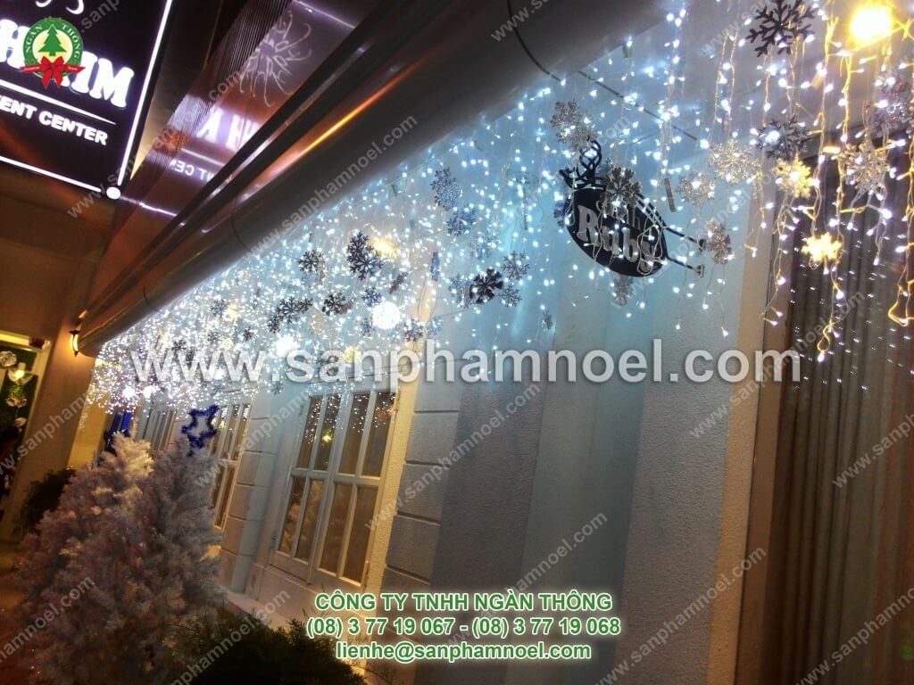 cách trang trí cửa kiếng noel