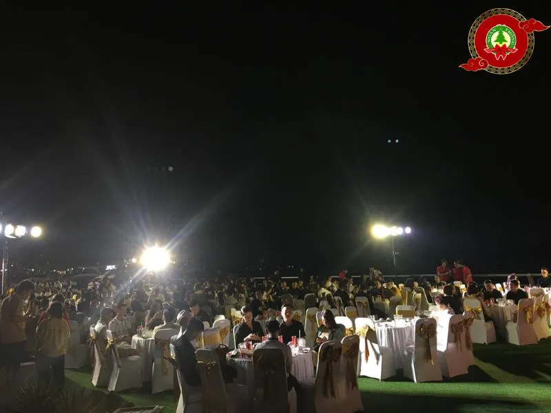 cho thuê bàn ghế tiệc tất niên