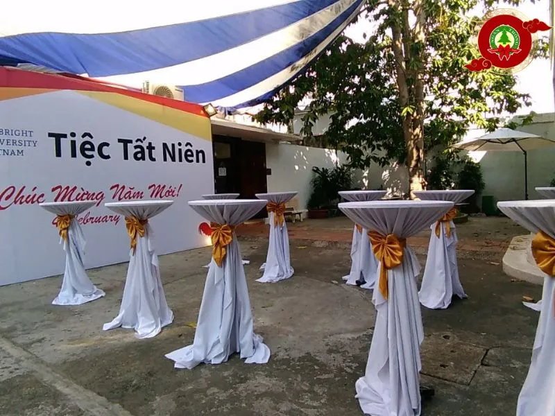 cho thuê bàn ghế tiệc tất niên