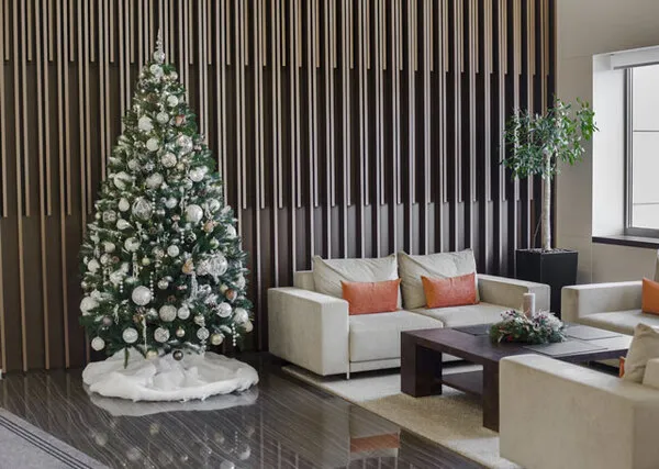 Cây thông noel trang trí văn phòng