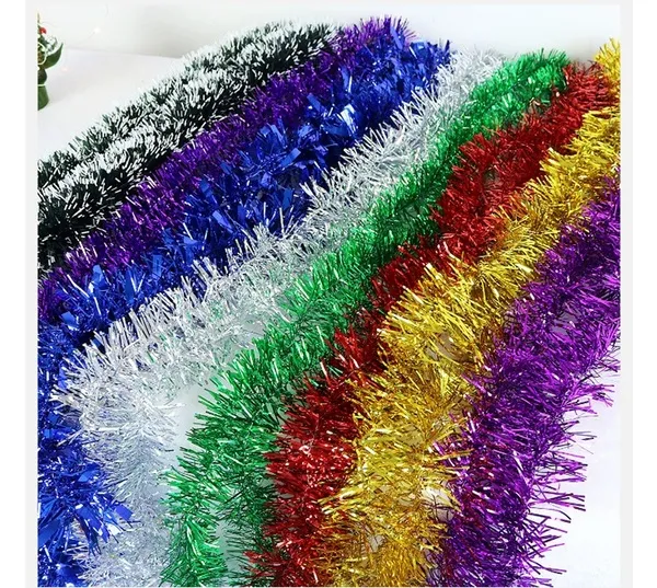 Trang trí cây thông noel bằng dây kim tuyến