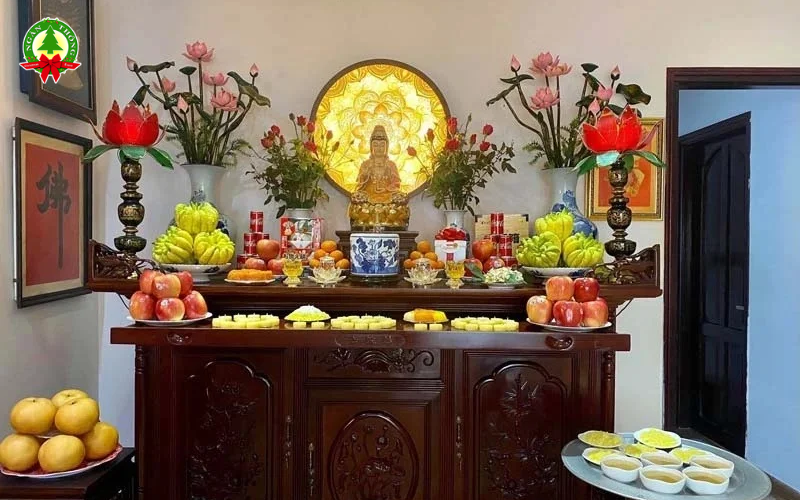 Bật mí cách trang trí bàn thờ ngày Tết 3 miền chuẩn phong thủy. Khám phá ngay các mẫu bàn thờ gia tiên, Thần Tài đẹp đón năm mới 2026 may mắn, thịnh vượng tại đây!