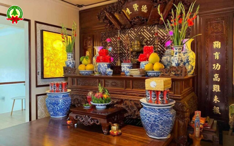 Bật mí cách trang trí bàn thờ ngày Tết 3 miền chuẩn phong thủy. Khám phá ngay các mẫu bàn thờ gia tiên, Thần Tài đẹp đón năm mới 2026 may mắn, thịnh vượng tại đây!