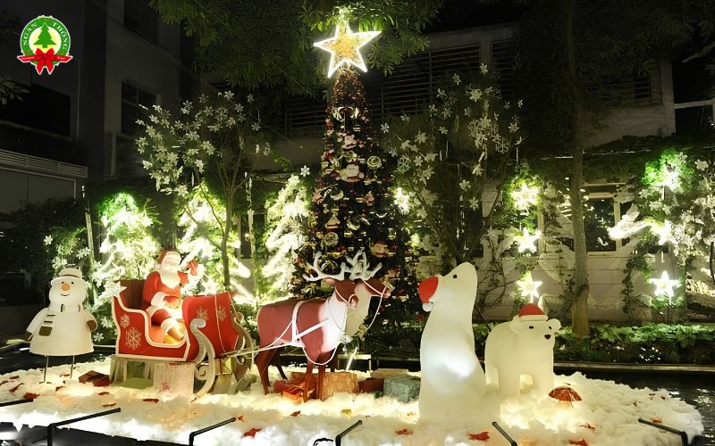 Khám phá 10+ mẫu tiểu cảnh noel ngoài trời đẹp, sáng tạo, thu hút. Gợi ý trang trí giáng sinh ngoài trời ấn tượng, tiết kiệm chi phí, phù hợp mọi không gian.