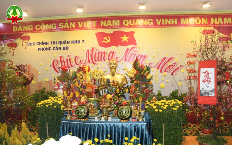 Hướng dẫn trang trí Tết quân đội đẹp, trang nghiêm. Chi tiết trang trí bàn thờ Tết quân đội, bàn thờ Tổ quốc trong trại đúng chuẩn, tiết kiệm.