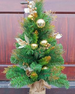 Cây thông Noel mini 3 loại lá lăn kim tuyến tông vàng có trang trí mã LP-TN3LL-60GD, cao 60cm
